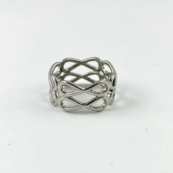 Vintage Celtic Silver Infinity Knot Band Ring, Size 8 1/4. - Picture 4 of 6